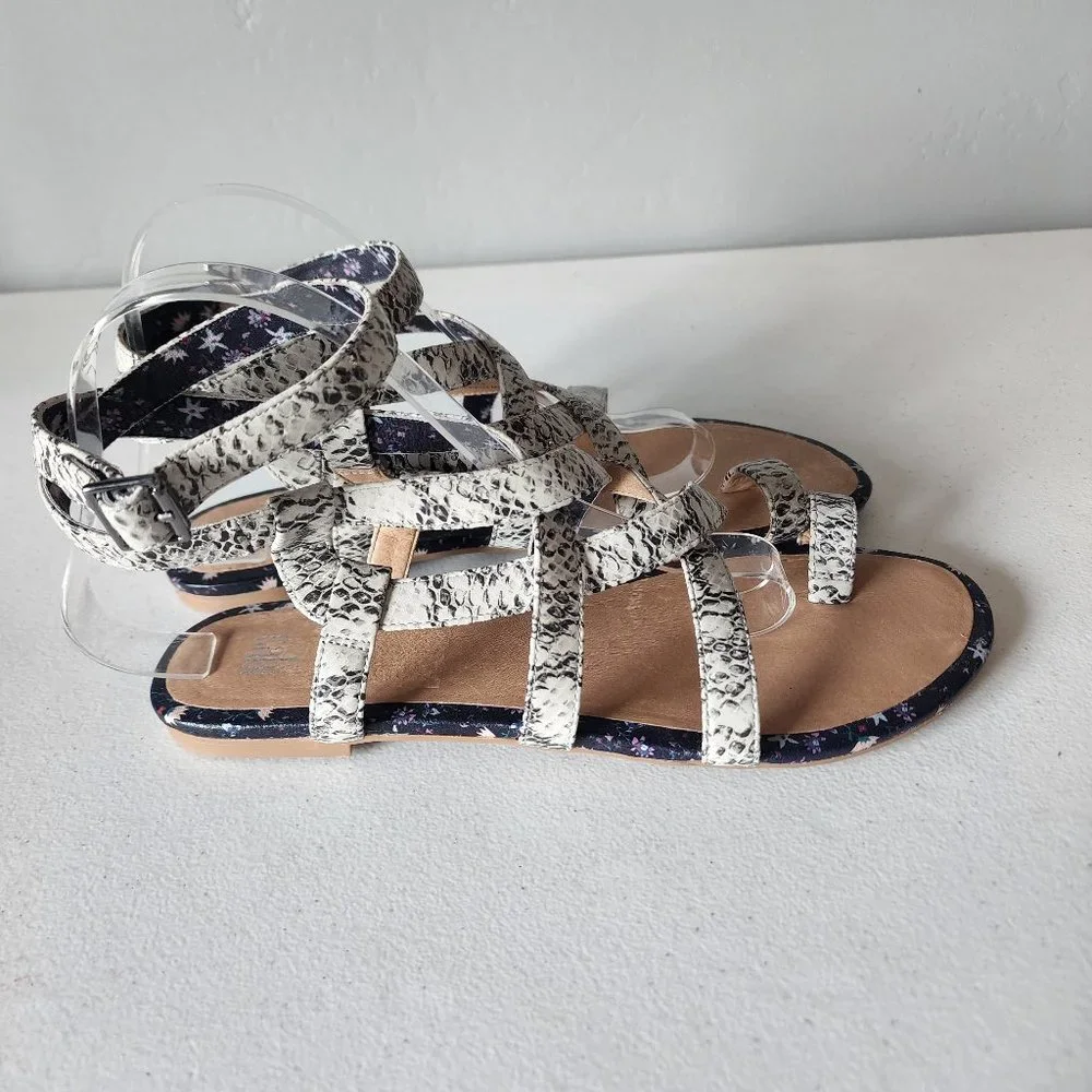 Cabi Sandals "NEW" - Picture 7 of 15